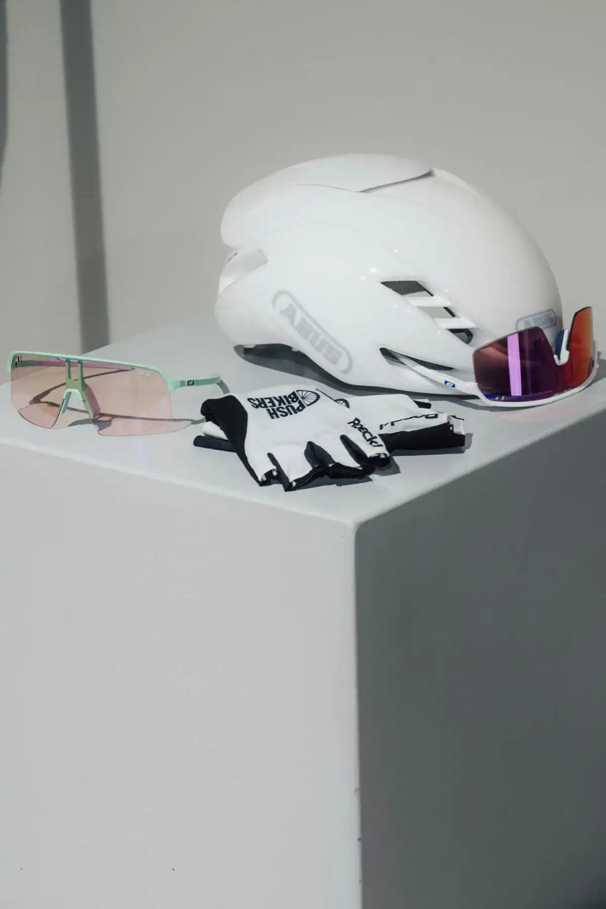 Laden-pushbikers-Helme-Abus